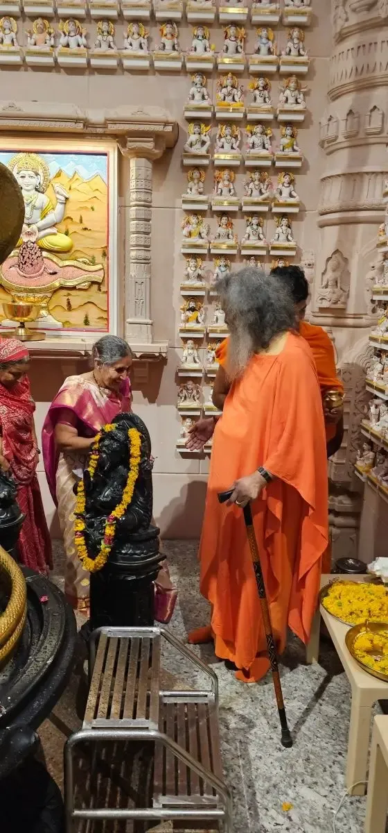 srimati-yashoda-bahin-visits-dwadash-jyotir-ling bodyImage